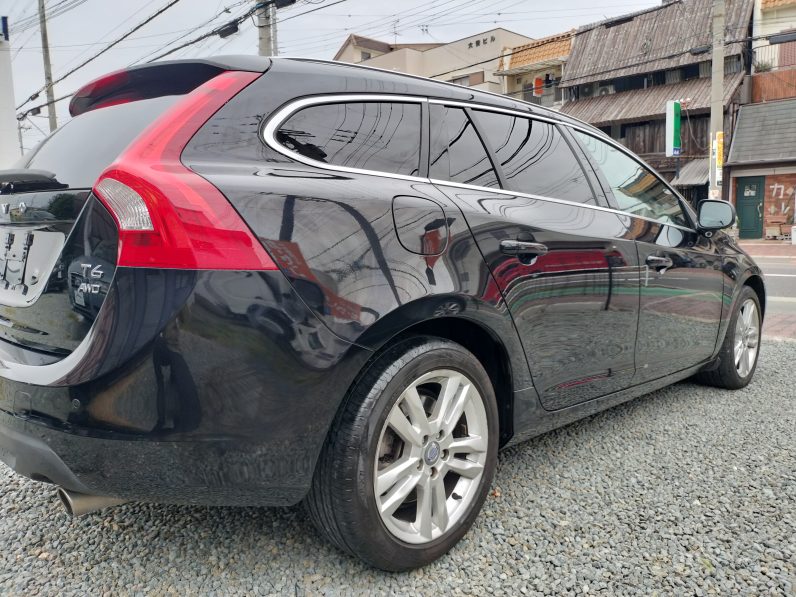 
ボルボV60 T6 AWD 4WD 2013年モデル full									