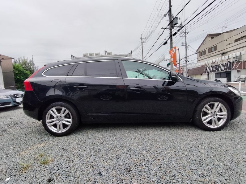 
ボルボV60 T6 AWD 4WD 2013年モデル full									