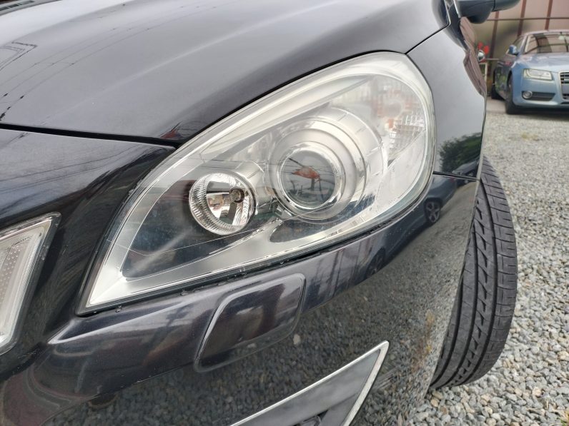 
ボルボV60 T6 AWD 4WD 2013年モデル full									
