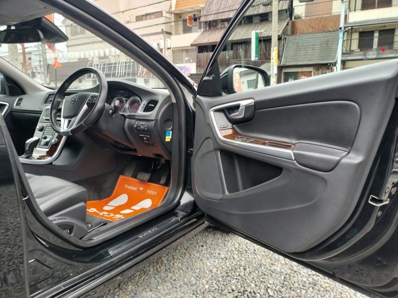 
ボルボV60 T6 AWD 4WD 2013年モデル full									