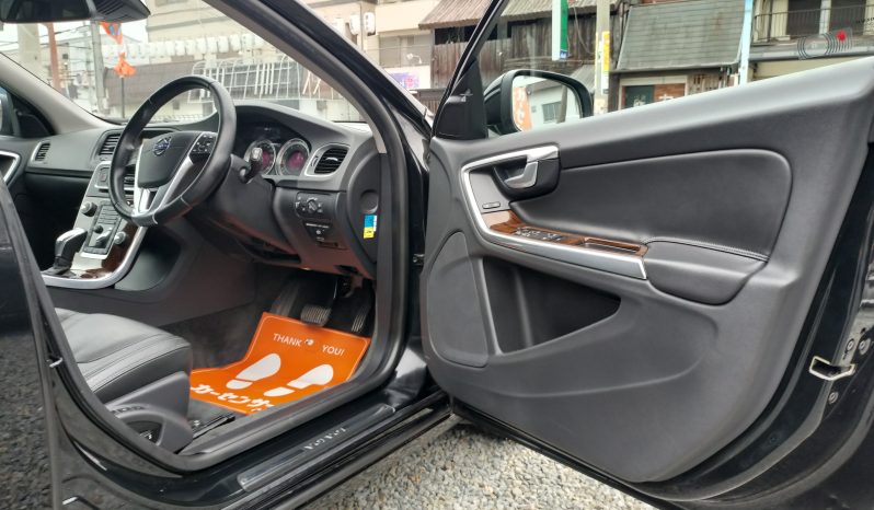 
ボルボV60 T6 AWD 4WD 2013年モデル full									