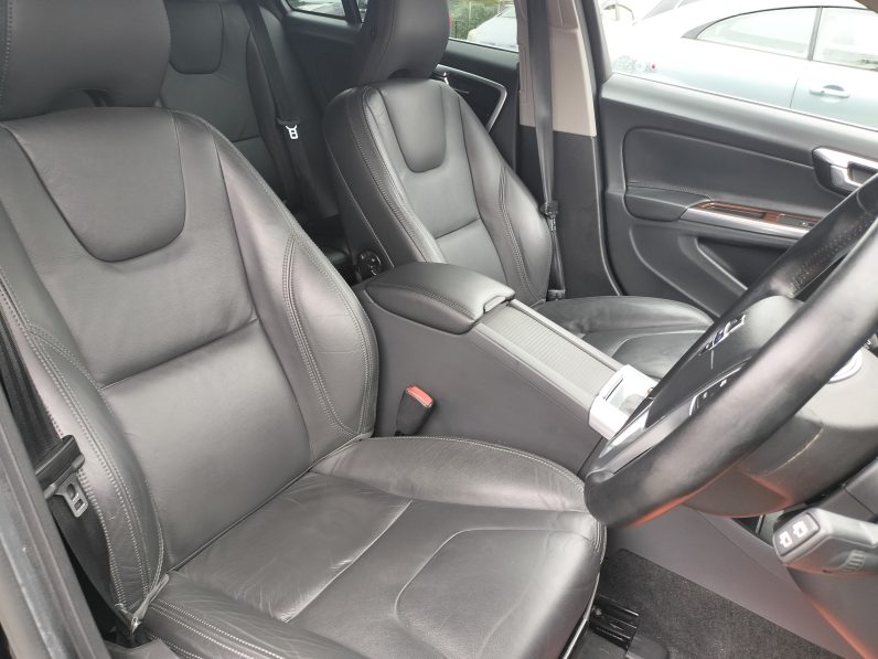 
ボルボV60 T6 AWD 4WD 2013年モデル full									