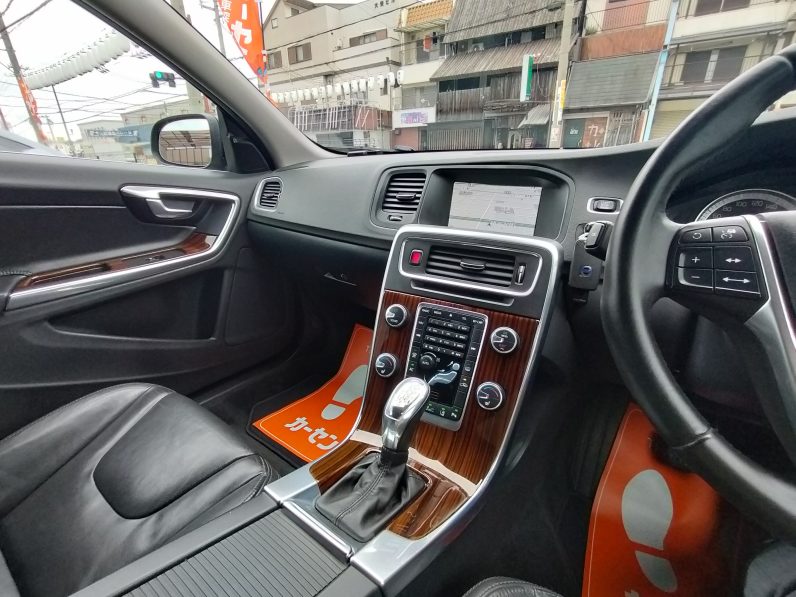 
ボルボV60 T6 AWD 4WD 2013年モデル full									