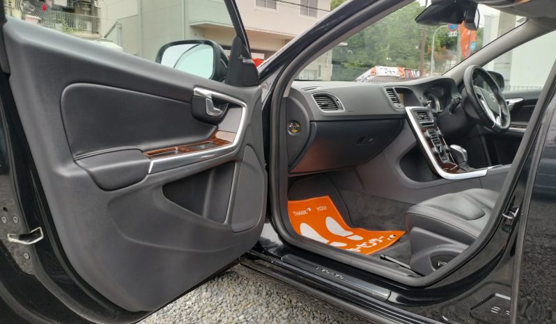 
ボルボV60 T6 AWD 4WD 2013年モデル full									