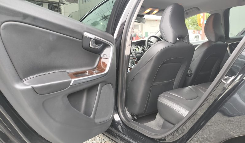 
ボルボV60 T6 AWD 4WD 2013年モデル full									