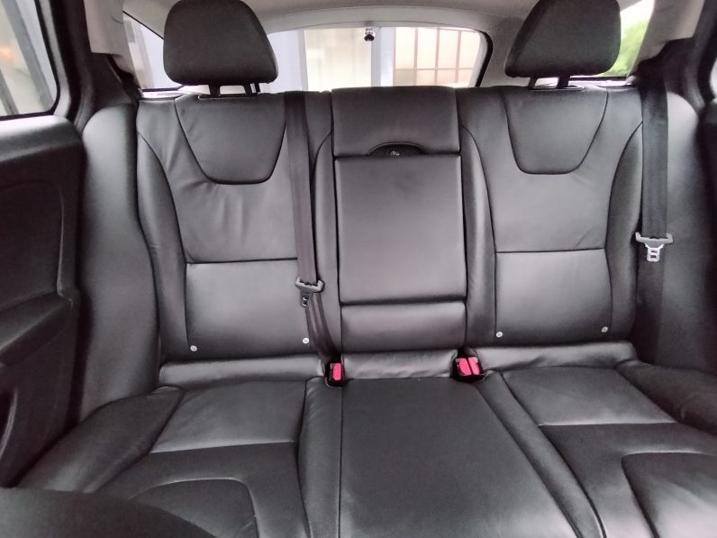 
ボルボV60 T6 AWD 4WD 2013年モデル full									